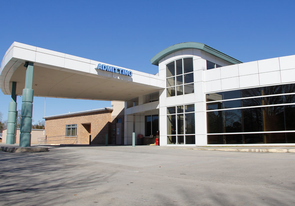 Riverside Medical Center Admitting Entrance
