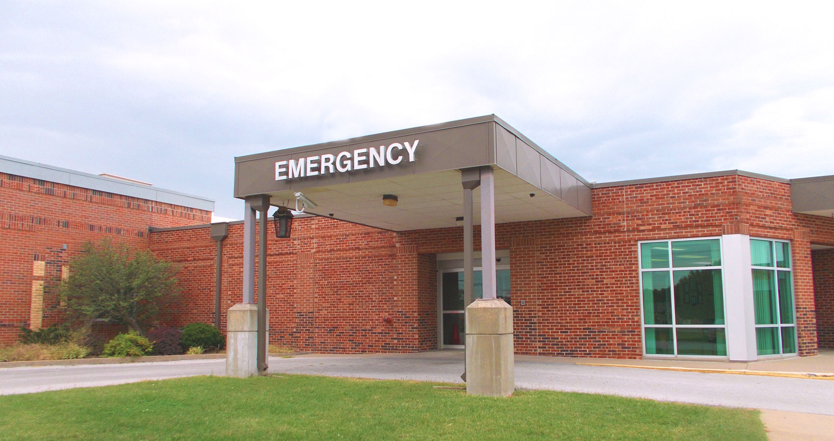Banner picture of the Emergency entrance.