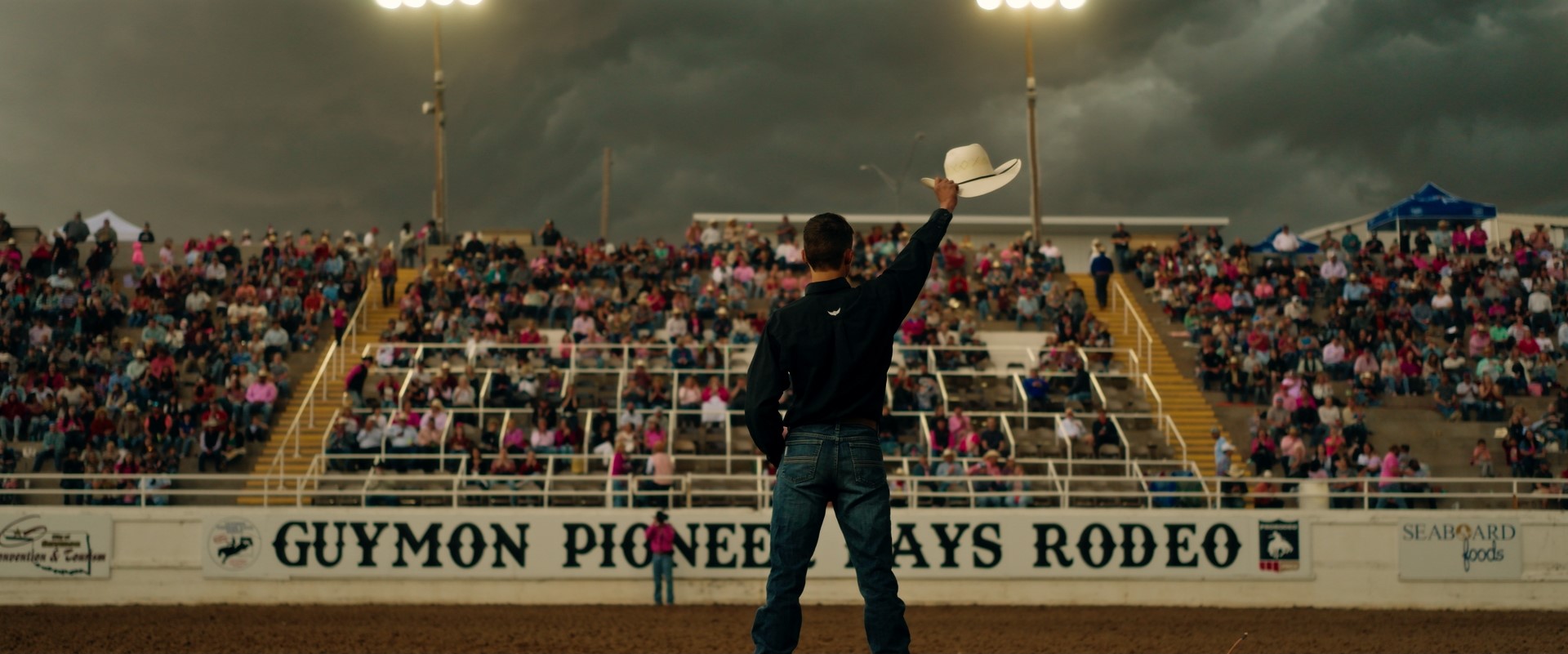 Kale Roark waving his hat to the crowd at the 2024 Guymon Pioneer Days Rodeo